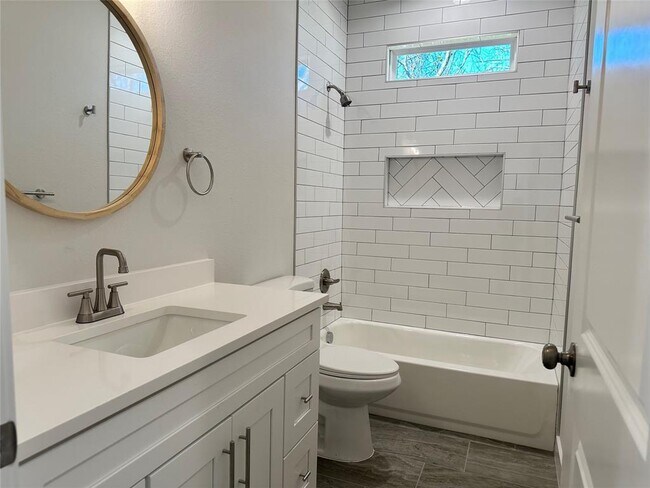 Building Photo - 1115 Neches St