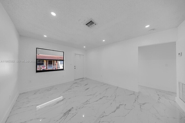 Building Photo - 6172 SW 44th St