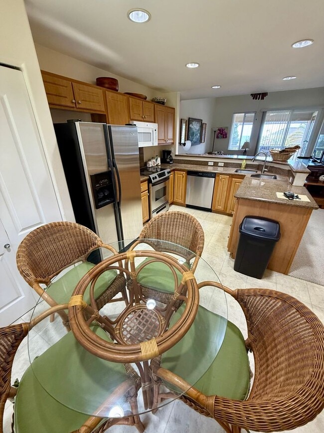 Building Photo - 2 Bedroom, 2 Bath with Full Loft in Alii C...