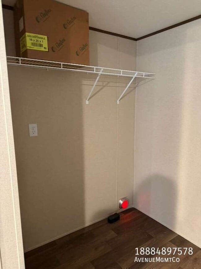 Building Photo - 512 10th St SW