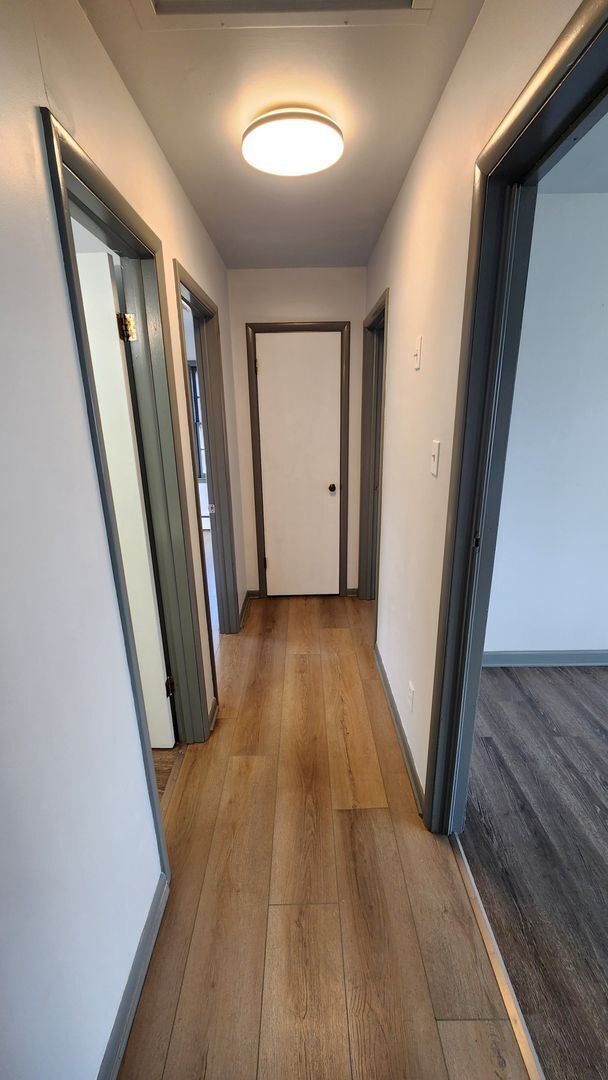 Building Photo - Beautiful, big 3BR rancher with 2 car gar near Lake Shawnee!