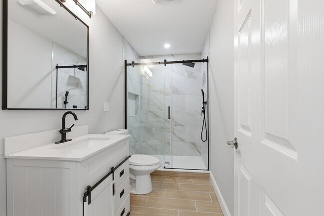 Building Photo - 438 Talbot Ave