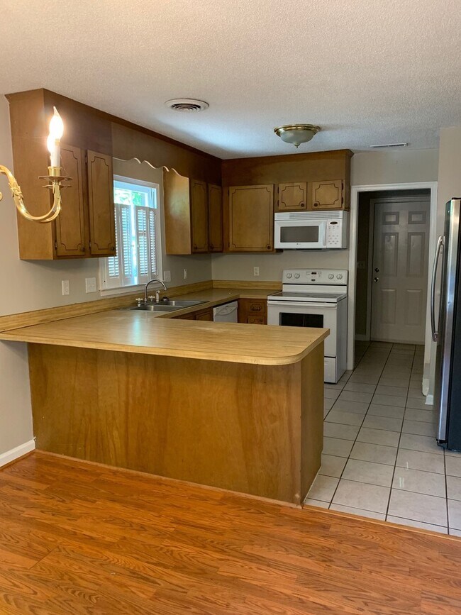 Building Photo - 4804 Yorkwood Dr