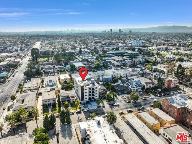Building Photo - 1537 S Wilton Pl