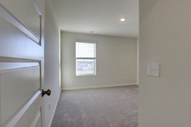 Building Photo - Wow!! 18-month lease in Sango!!