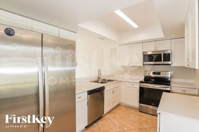 Building Photo - 6802 Rosemary Dr