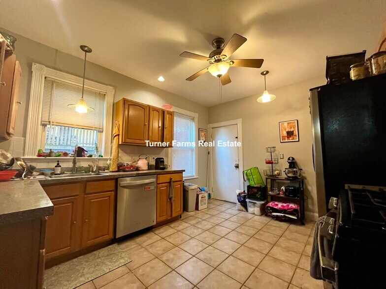 Building Photo - 83 Wensley St