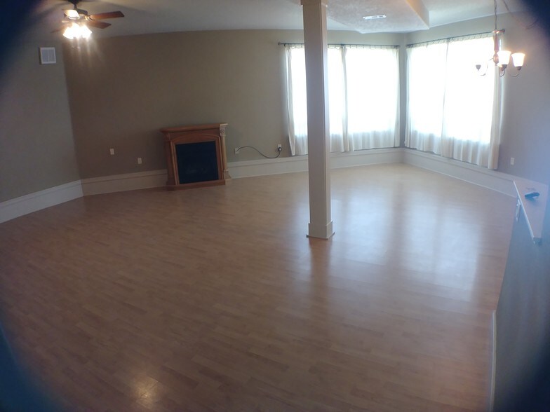 Great Room - 11942 SE Lexington St