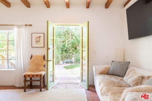 Building Photo - 3539 Canon Dr