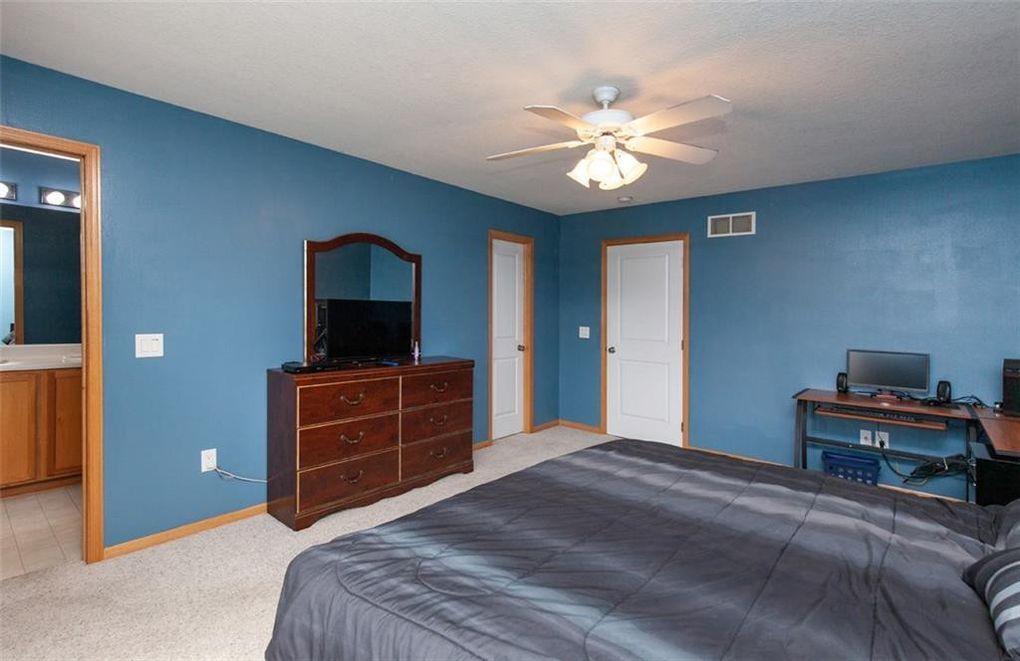 Building Photo - 1012 NE Kamies Ln