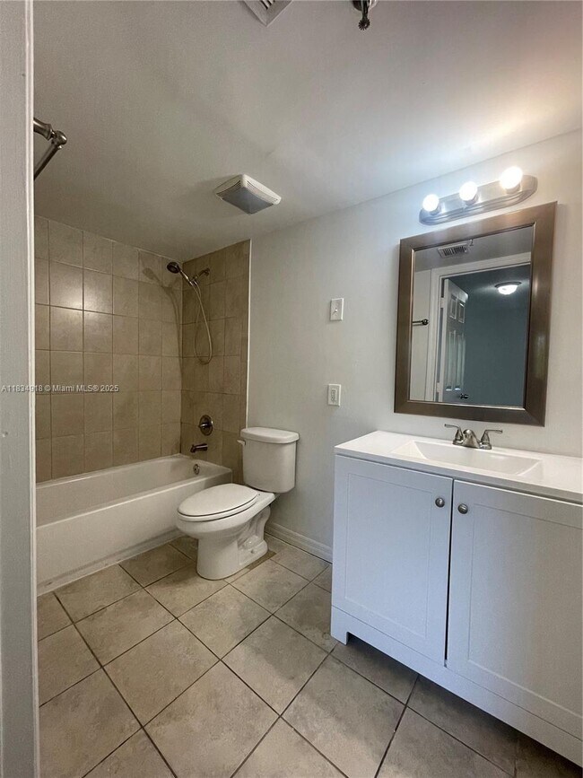 Building Photo - 10641 SW 108th Ave