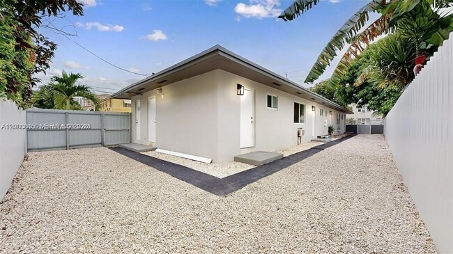 Building Photo - 891 SW 5th St