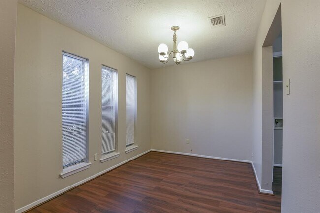 Building Photo - 16959 Nicole Ln