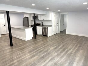 Building Photo - 3881 Ridgeview Way