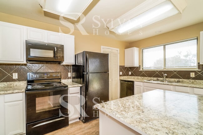 Building Photo - Carve Out a Great Life Here!