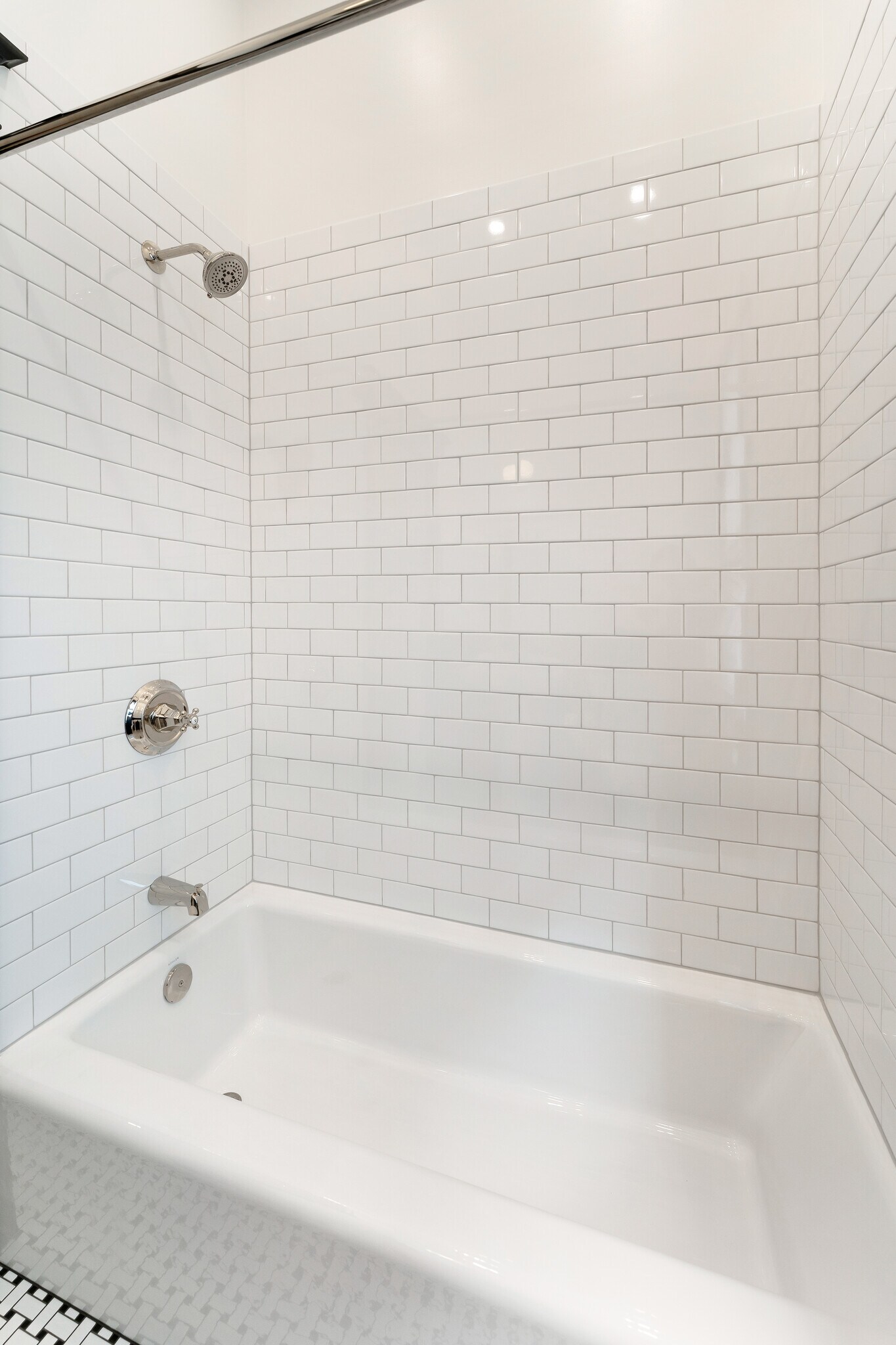 Building Photo - 731 E Linden Ave