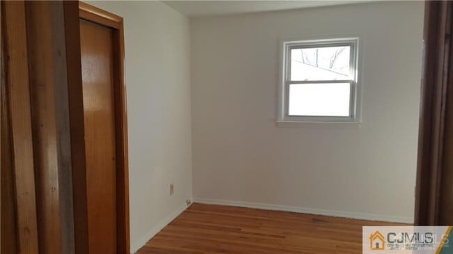 Building Photo - 5098 Scott St