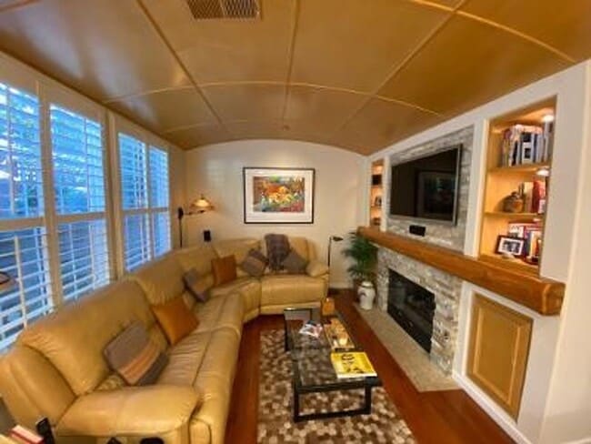 Building Photo - 3 Bed 3.5 Bath + Loft, In Downtown Danvill...