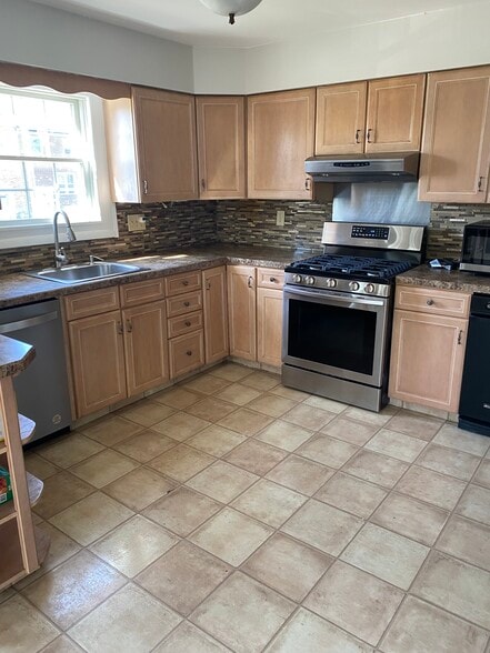 Kitchen - 1424 Boxwood Dr