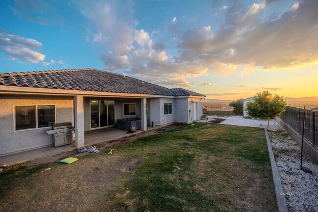 Building Photo - 2985 Bentley Dr