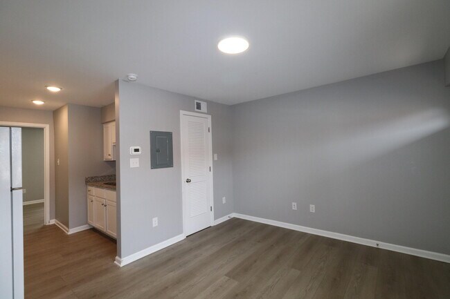 Building Photo - 203 S 1st St