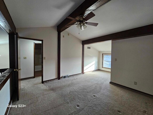 Building Photo - 2 Bedroom 1.5 Bath Condo for Rent Ravenna ...