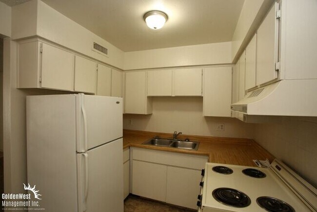 Building Photo - Cozy 1Bdm 1Ba Condo in the Heart of Las Vegas