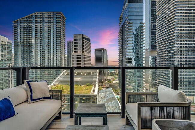 Primary Photo - 88 SW 7th St