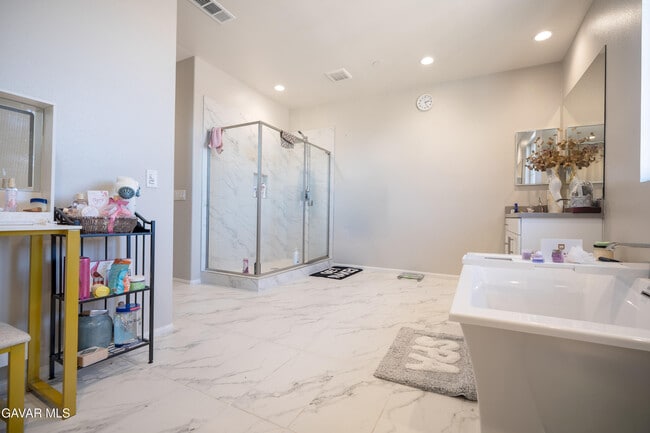 Building Photo - 39118 Forsythia Ln