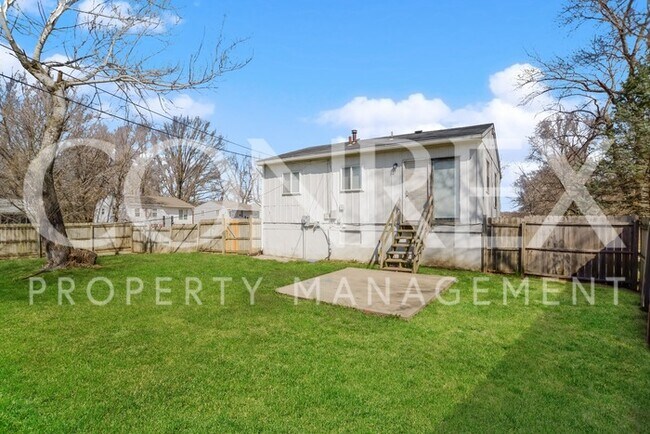 Building Photo - Charming 4 Bedroom Ranch Home with Spaciou...
