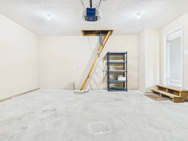 Building Photo - 1206 Foxridge Dr