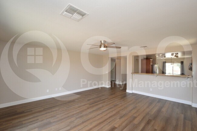Building Photo - 209 S Carter Ranch Rd