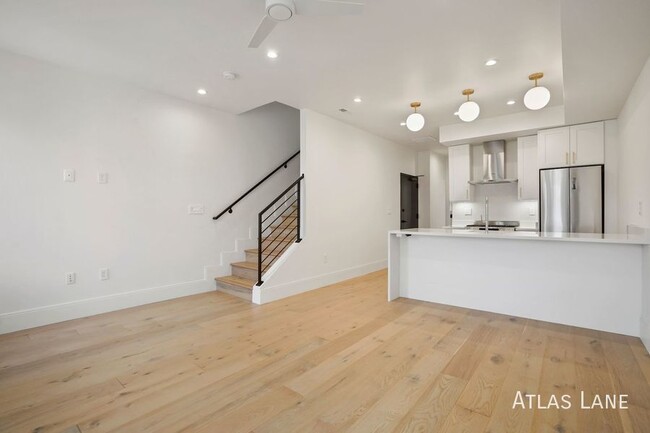 Primary Photo - Professionally Managed// 3 bedroom 3 bathr...