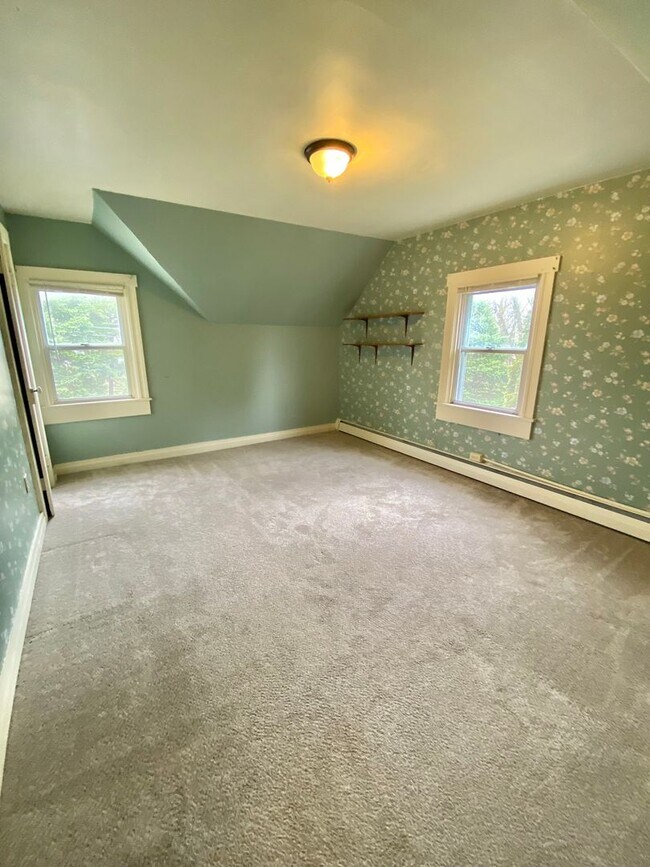 Building Photo - Peaceful Country Living - 4 BR / 3BA