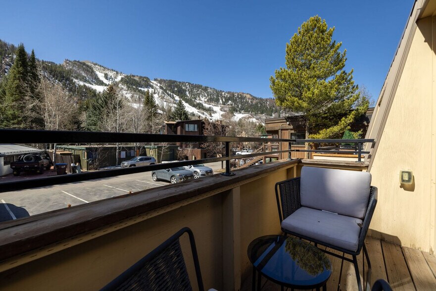 Building Photo - 835 E Durant Ave