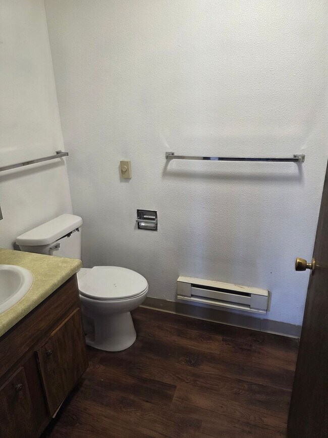 Building Photo - 1409 Belle Plaine