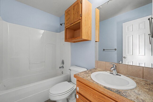 Building Photo - This home is a perfect blend of comfort and convenience, offering a lifestyle that is hard to res...