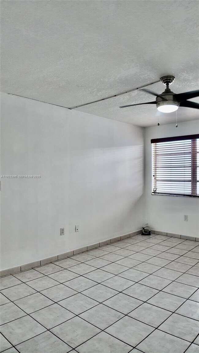 Building Photo - 325 NW 72nd Ave