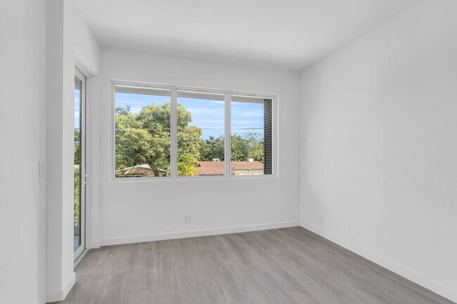Building Photo - This beautiful new townhome  or rentoffers...