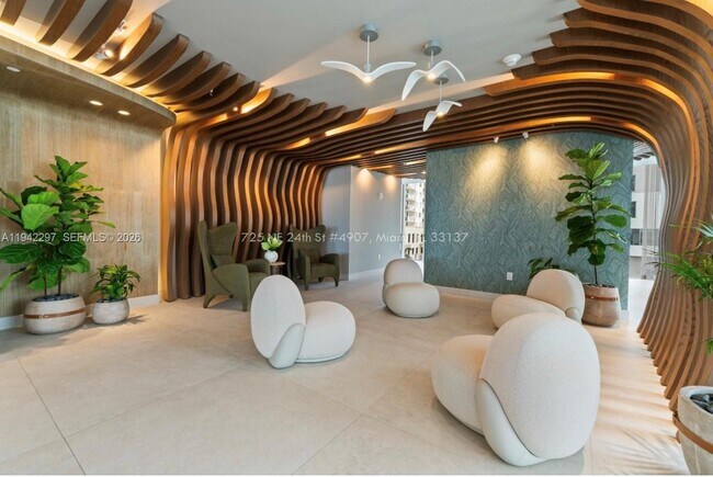 Building Photo - 700 NE 24th St