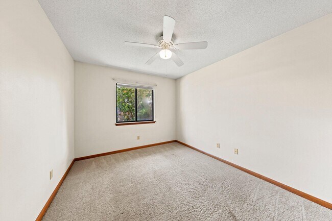 Building Photo - 1022 Alderwood Way