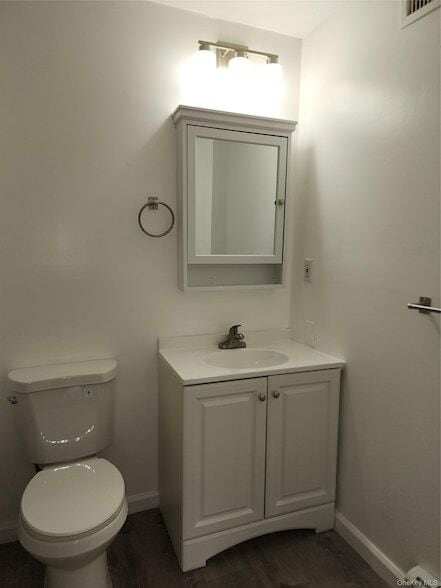 Building Photo - 401 Rhodes Ln