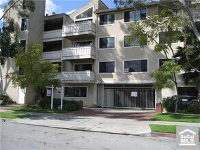 Building Photo - Large 2 Bedroom 2 Bath Condo with 1 Parking Space in Long Beach Coming Soon!