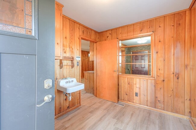 Building Photo - 476 Crescent Rd