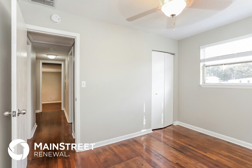 Building Photo - 5029 Fredericksburg Ave