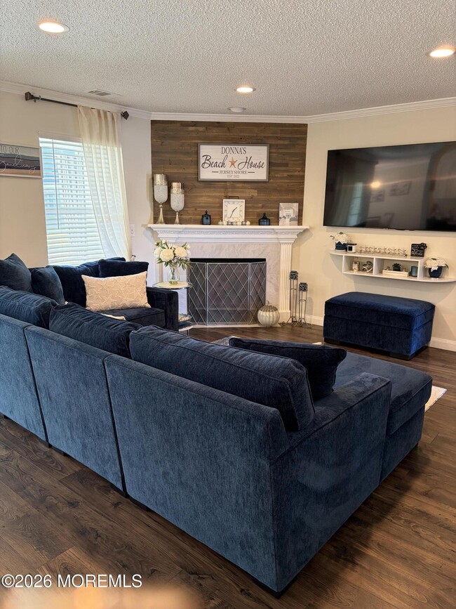 Building Photo - 2111 Waters Edge Dr