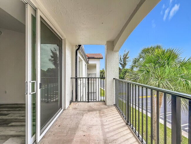 Building Photo - 1119 Villa Cir