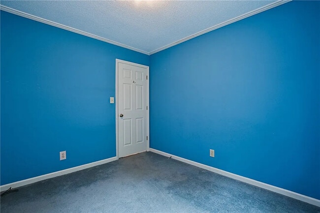 Building Photo - Room in House on Sanderson Dr