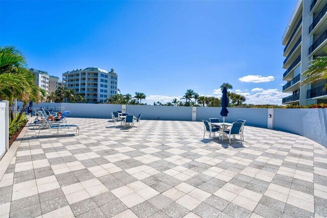 Building Photo - 6210 Jimmy Buffett Mem Hwy