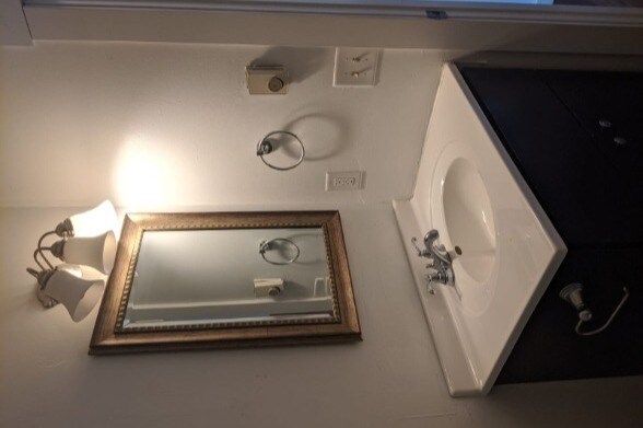 Full Bathroom, Sink - 1227 Hilltop Dr